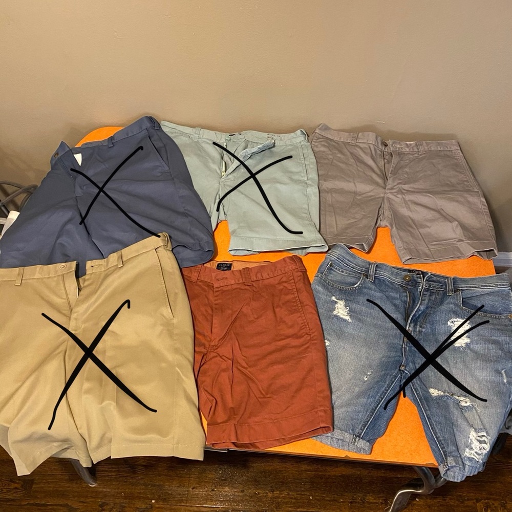 Men’s casual shorts.